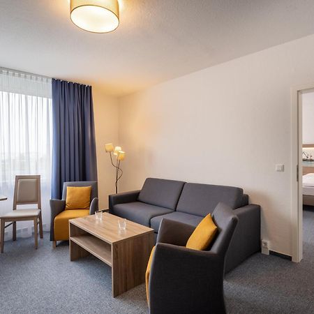 Hotel & Gaestehaus Rostock Luetten Klein Bagian luar foto