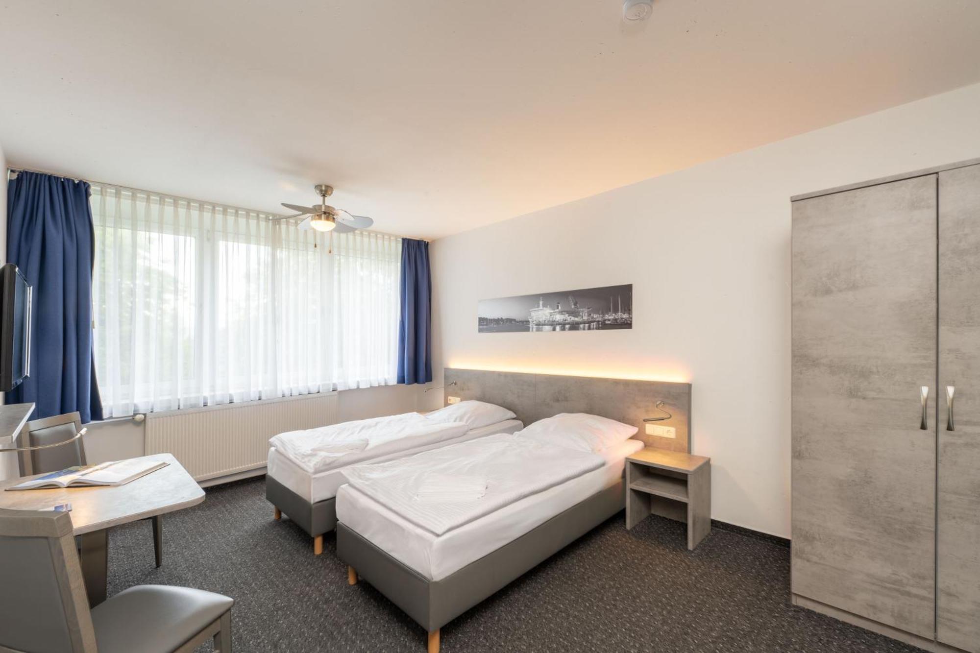 Hotel & Gaestehaus Rostock Luetten Klein Bagian luar foto