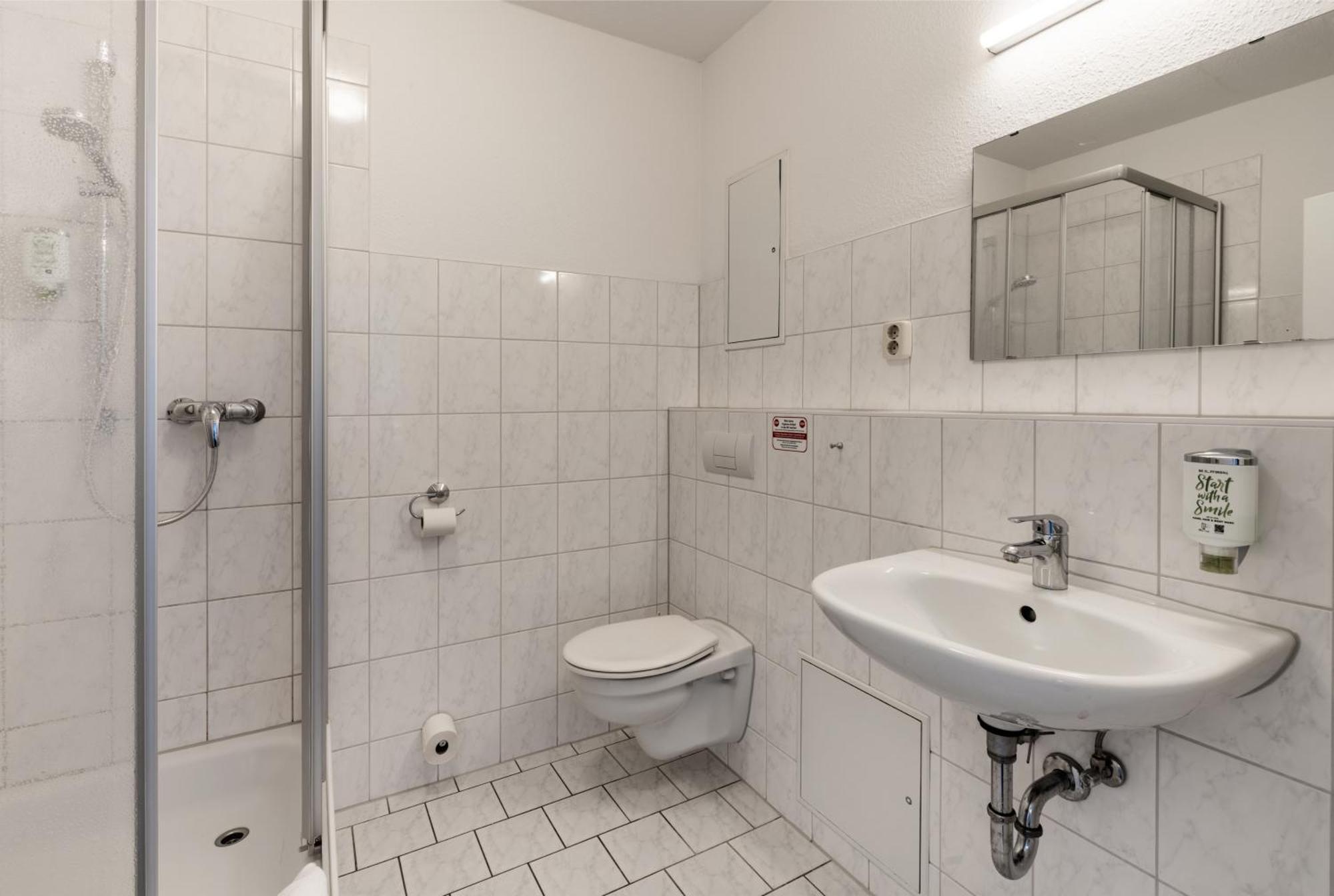 Hotel & Gaestehaus Rostock Luetten Klein Bagian luar foto