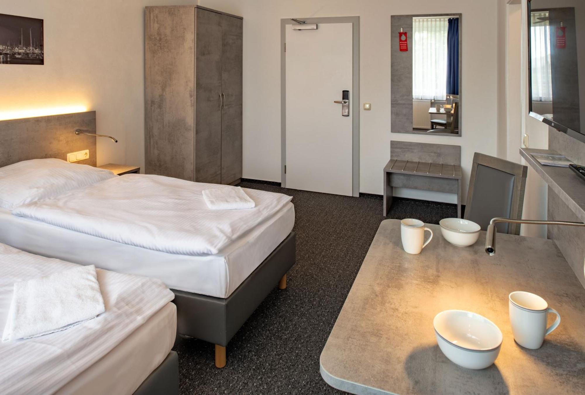 Hotel & Gaestehaus Rostock Luetten Klein Bagian luar foto