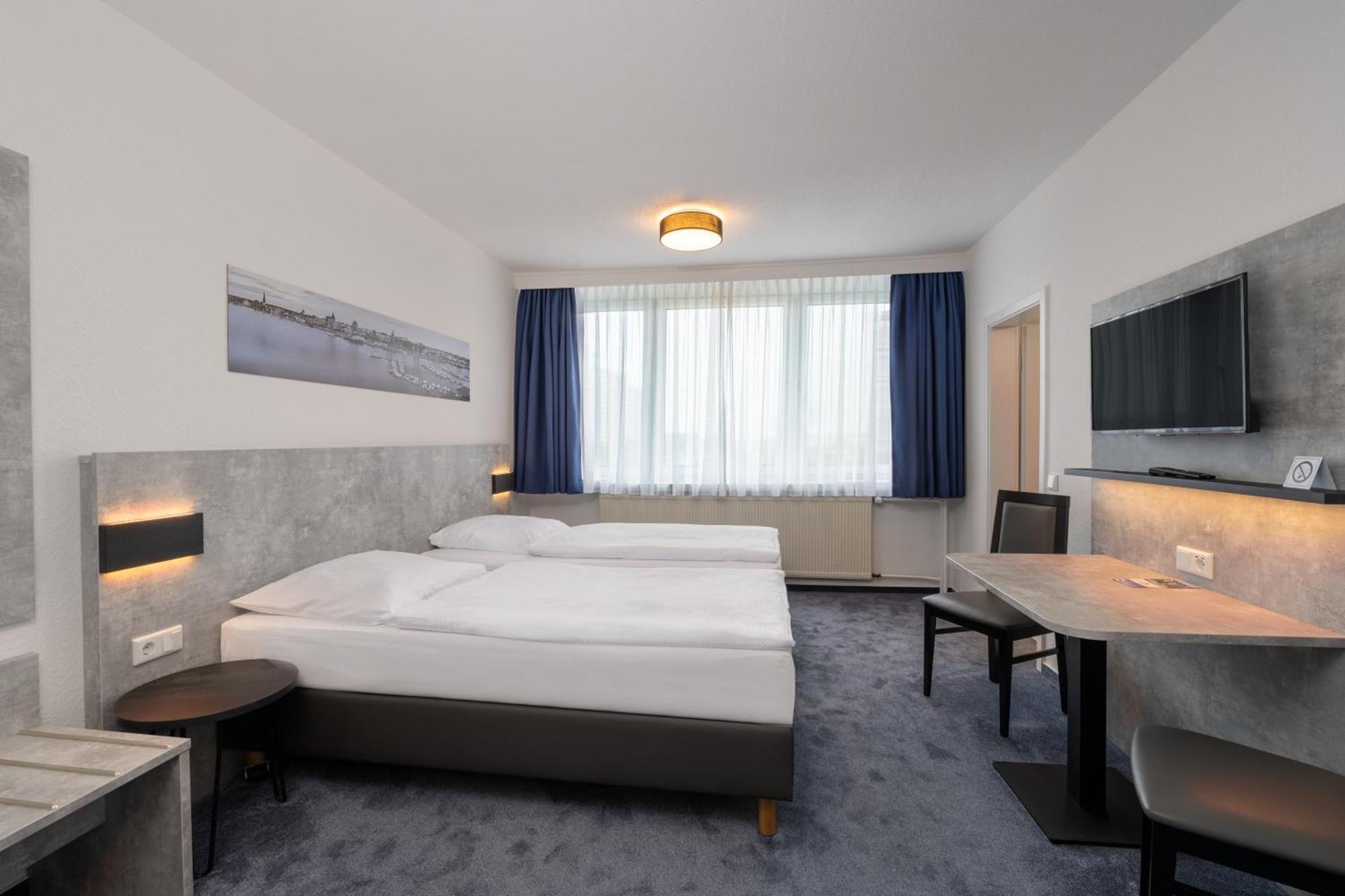 Hotel & Gaestehaus Rostock Luetten Klein Bagian luar foto