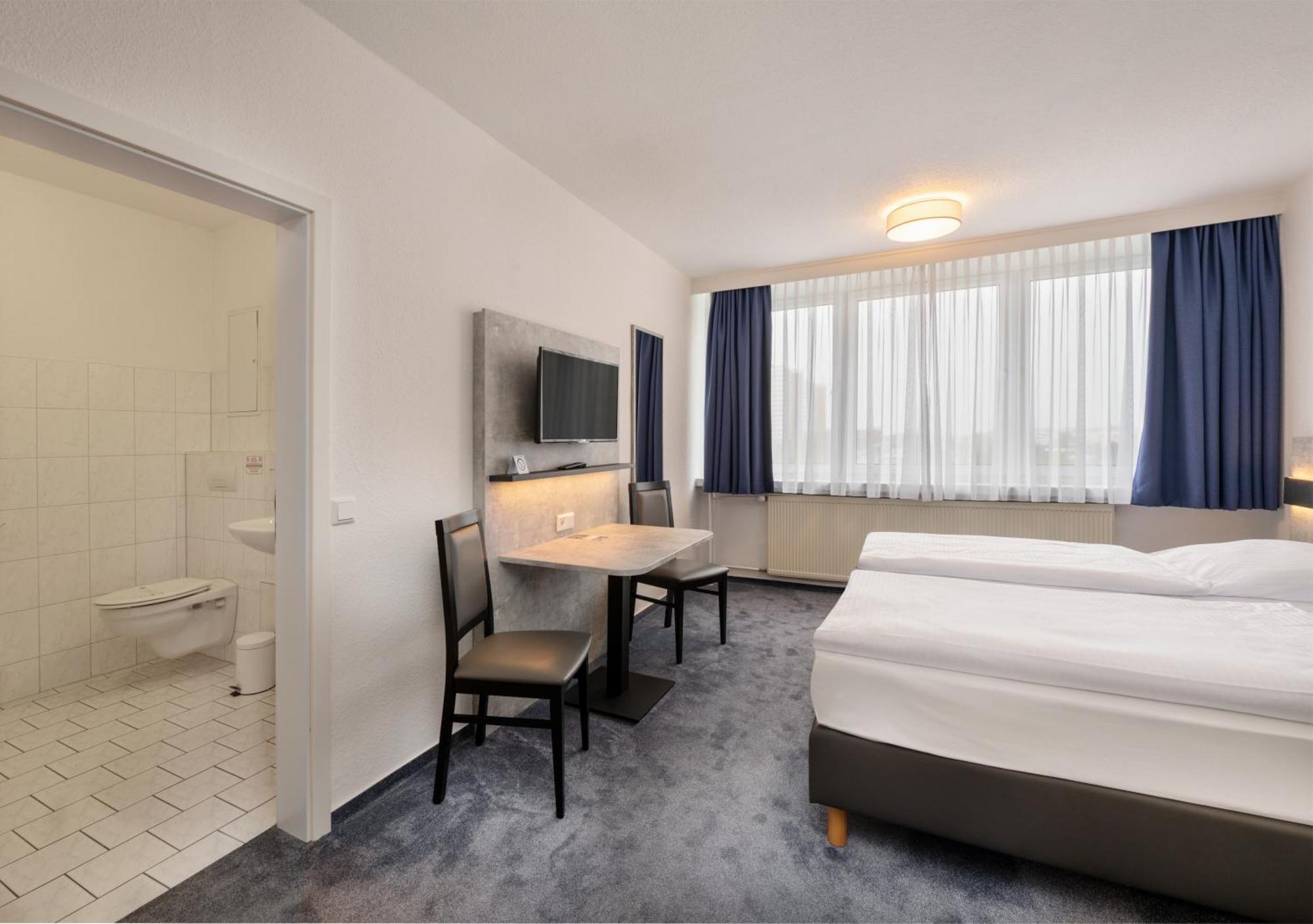 Hotel & Gaestehaus Rostock Luetten Klein Bagian luar foto
