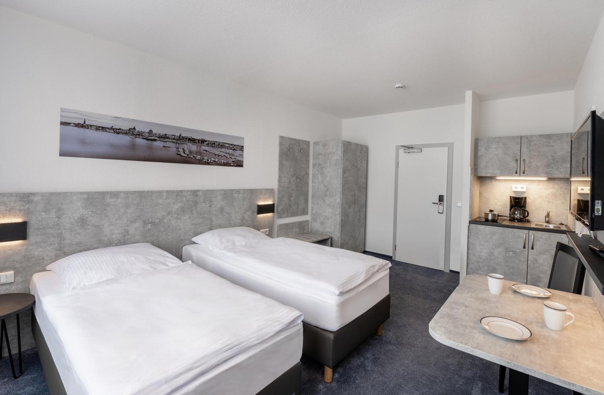 Hotel & Gaestehaus Rostock Luetten Klein Bagian luar foto