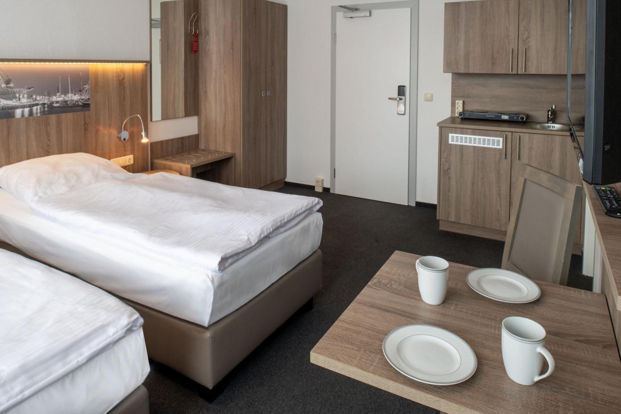 Hotel & Gaestehaus Rostock Luetten Klein Bagian luar foto