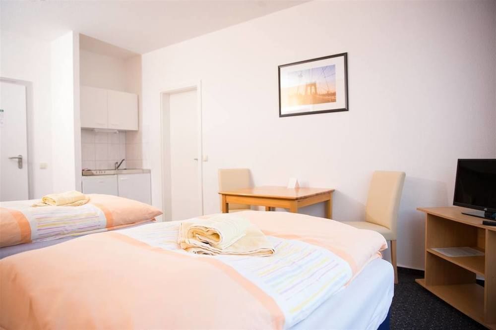 Hotel & Gaestehaus Rostock Luetten Klein Bagian luar foto